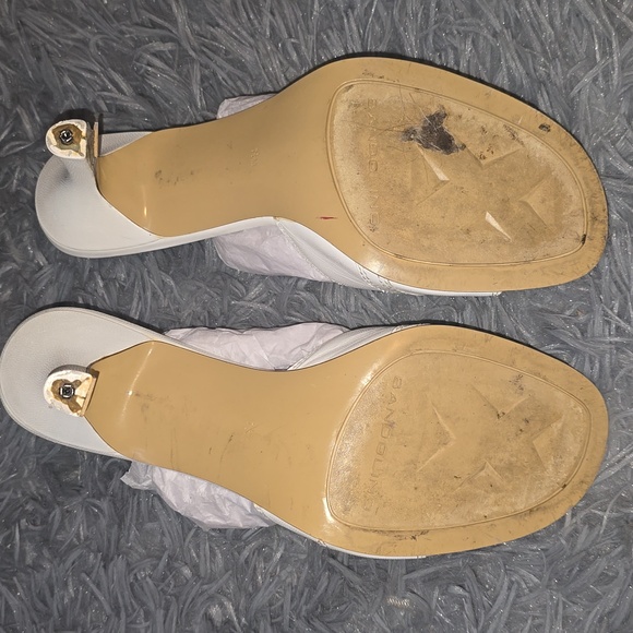Bandolino Cream Women's Heels - Picture 2 of 4
